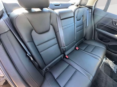 Used 2022 Volvo S60 B5 Momentum w/ Premium Package image 31