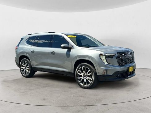 Used 2026 GMC Acadia Denali Ultimate w/ LPO, Floor Liner Package AWD/4WD image 3