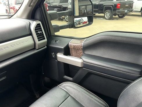 Used 2019 Ford F250 Lariat w/ Chrome Package image 68