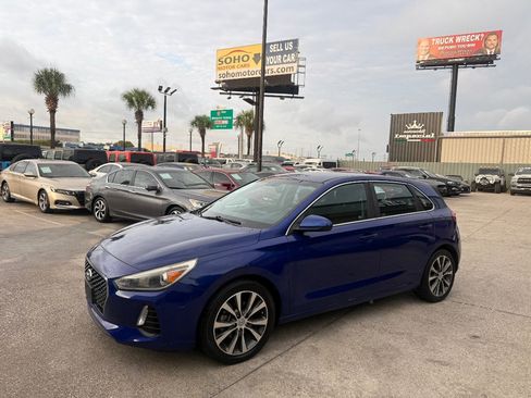 Used 2019 Hyundai Elantra GT FWD image 7