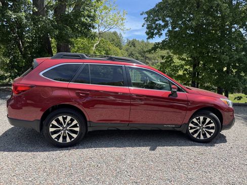 Used 2015 Subaru Outback 2.5i Limited AWD/4WD image 8