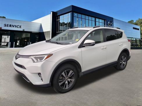 Used 2018 Toyota RAV4 XLE FWD image 6