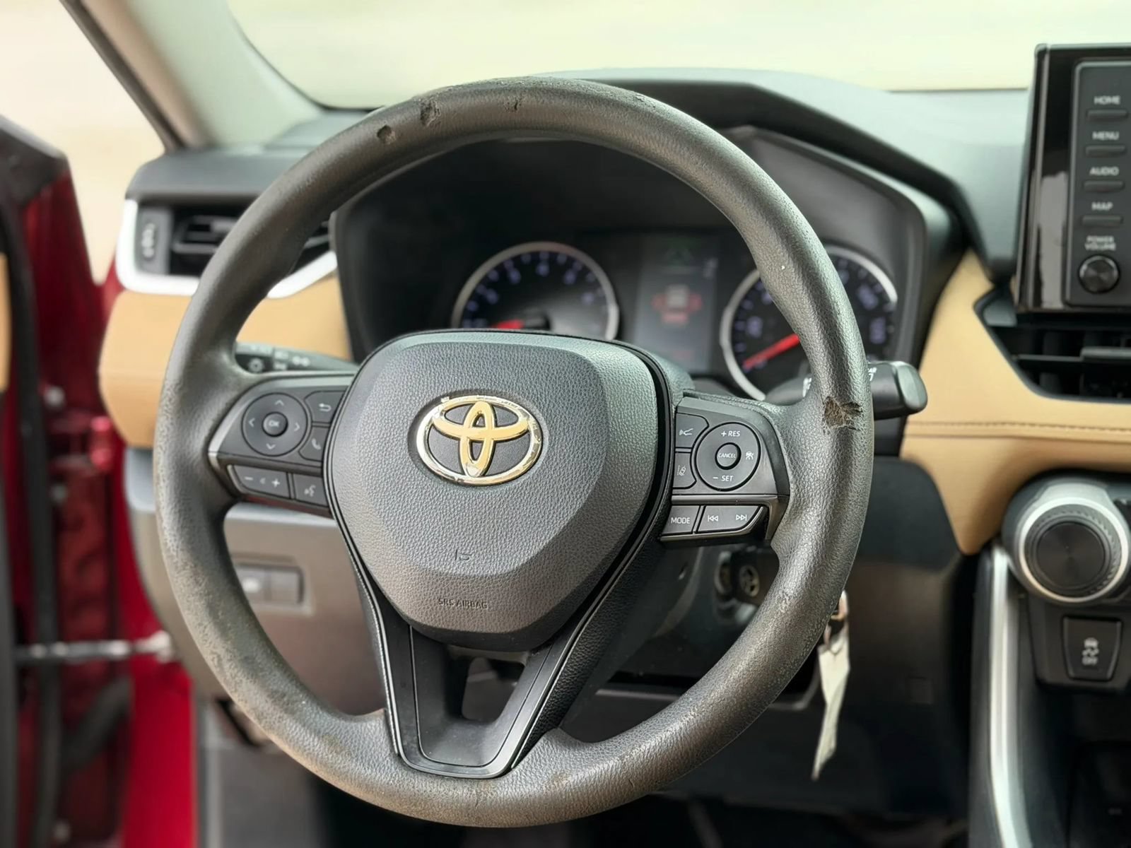 Used 2019 Toyota RAV4 LE FWD image 25