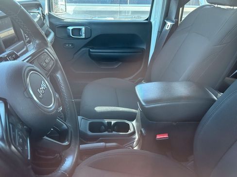 Used 2021 Jeep Wrangler Unlimited Sport AWD/4WD image 8