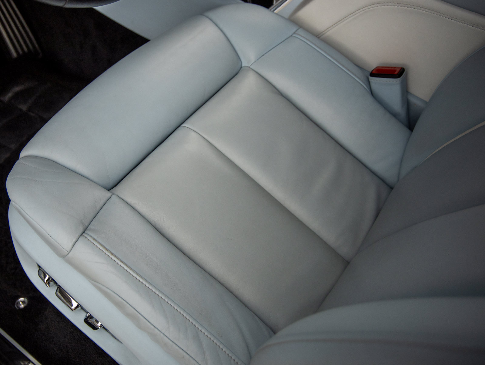 Used 2023 Rolls-Royce Phantom Extended Wheelbase w/ Leather Finishing Pack RWD image 32