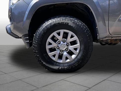 Used 2019 Toyota Tacoma SR5 AWD/4WD image 11