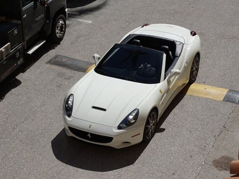 Used 2014 Ferrari California RWD image 59