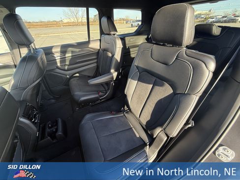 New 2025 Jeep Grand Cherokee L Altitude image 15