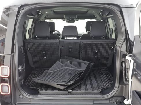 Certified 2026 Land Rover Defender 110 X-Dynamic SE AWD/4WD image 18