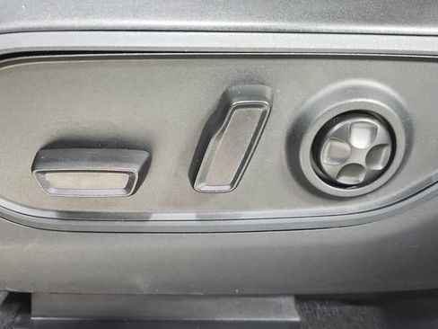 Used 2023 Jeep Grand Cherokee L Laredo RWD image 21