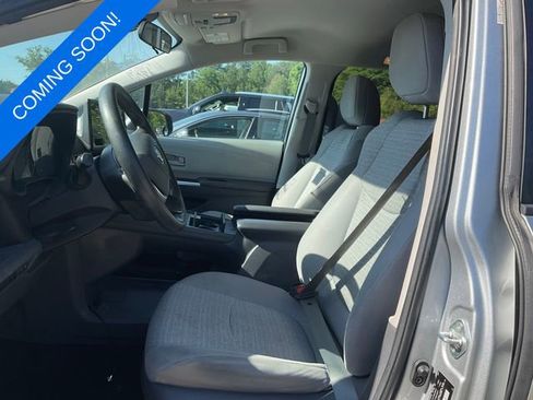 Used 2021 Toyota Sienna LE FWD image 3