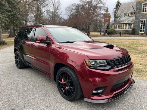Used 2018 Jeep Grand Cherokee SRT image 2