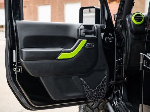 Used 2016 Jeep Wrangler Unlimited Sahara w/ Connectivity Group AWD/4WD image 58