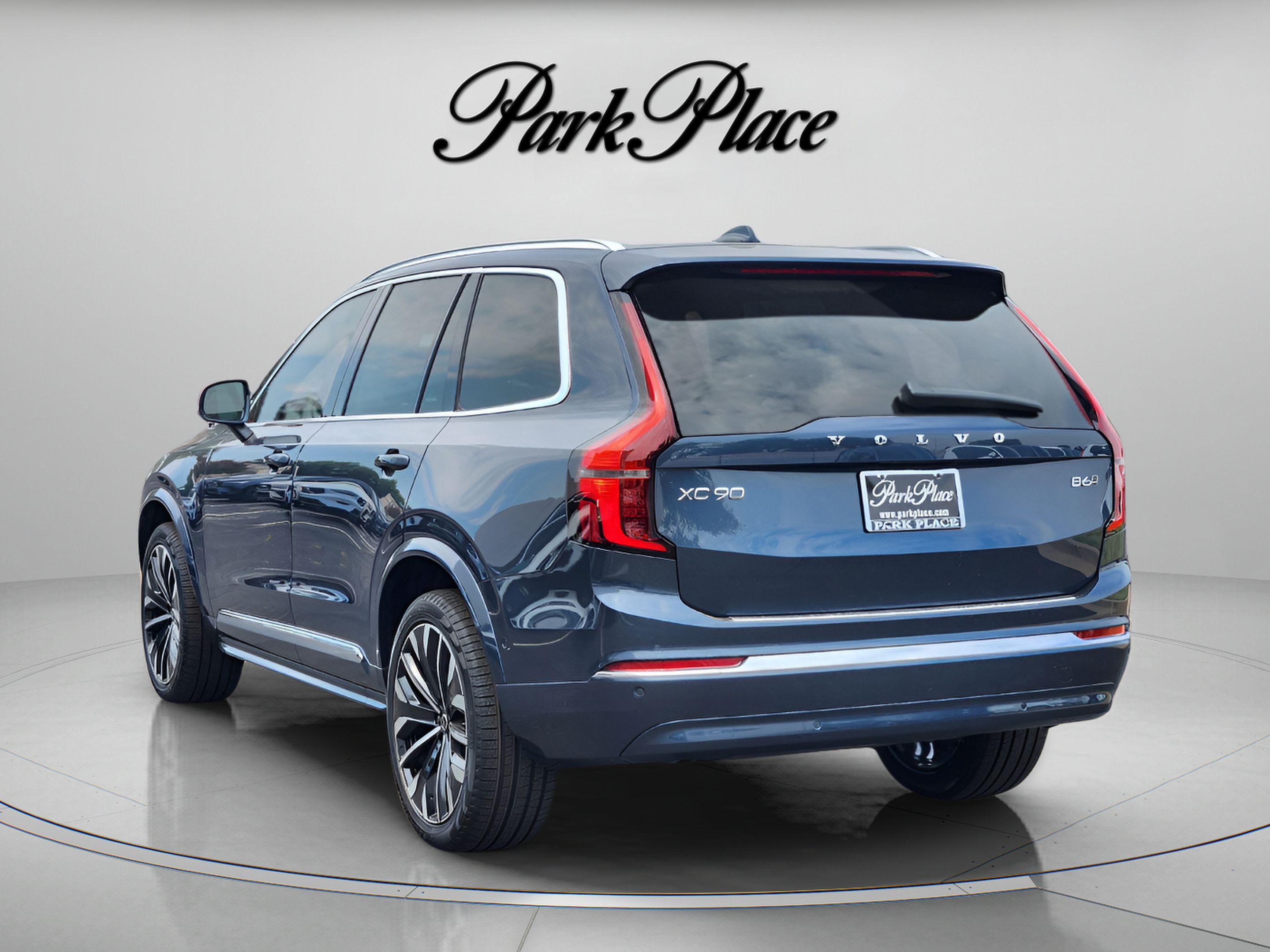 Used 2026 Volvo XC90 B6 Plus w/ Protection Package Premier AWD/4WD image 3