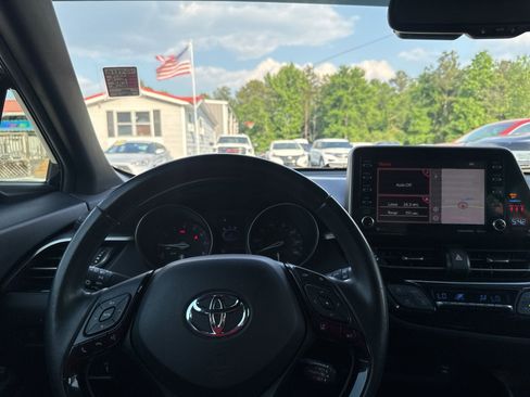 Used 2019 Toyota C-HR Limited FWD image 8