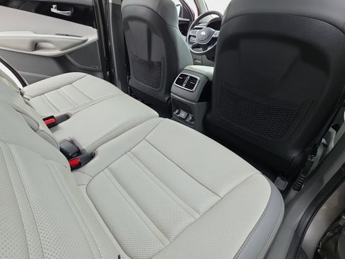 Used 2019 Kia Sorento SX FWD image 11