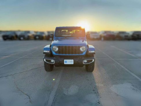 New 2025 Jeep Gladiator Sport image 2