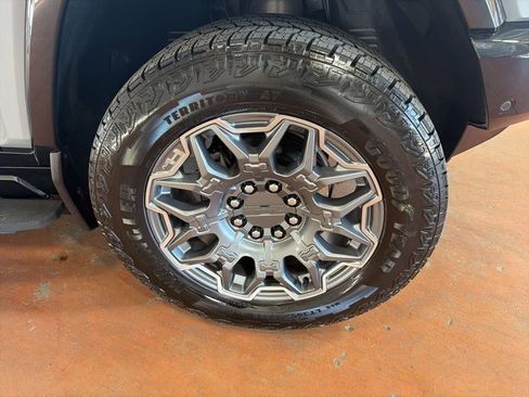 Used 2024 GMC Hummer EV 3X AWD/4WD image 10