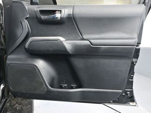 Used 2017 Toyota Tacoma TRD Sport w/ Tow Package image 44