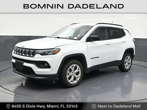 Used 2024 Jeep Compass Latitude AWD/4WD image 1