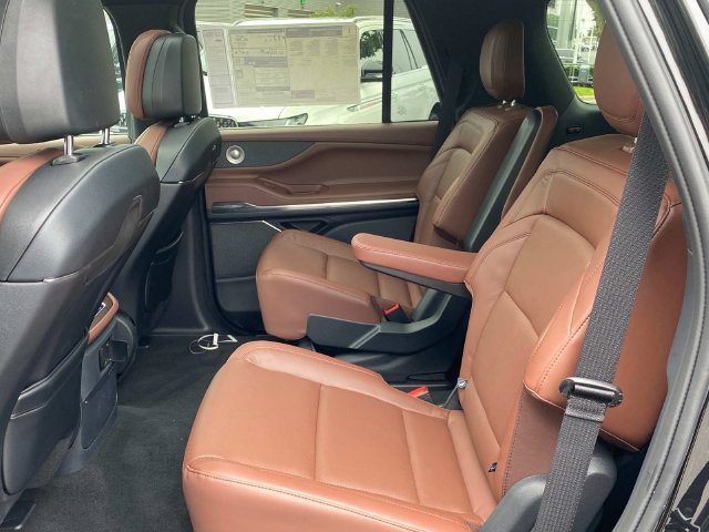 New 2027 Lincoln Navigator Reserve AWD/4WD image 7