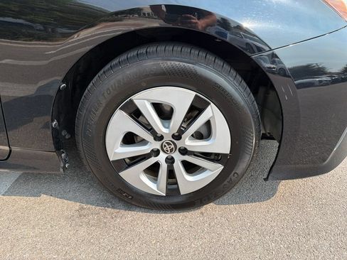Used 2017 Toyota Prius Four FWD image 17