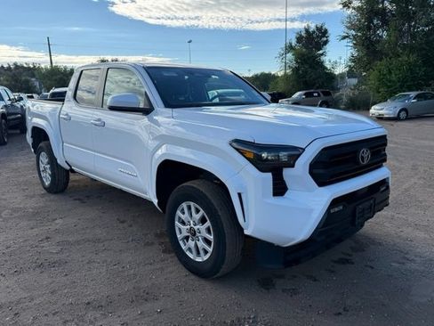Used 2024 Toyota Tacoma SR5 AWD/4WD image 7