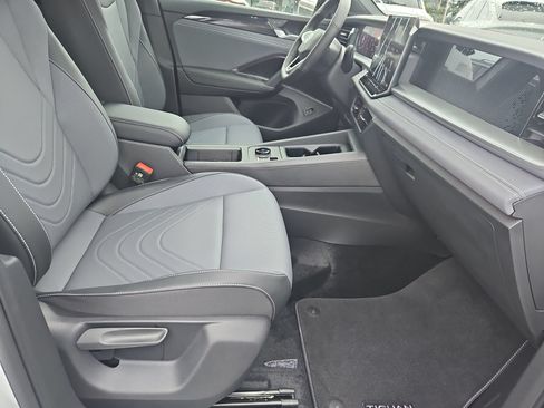 New 2026 Volkswagen Tiguan SE R-Line AWD/4WD image 29