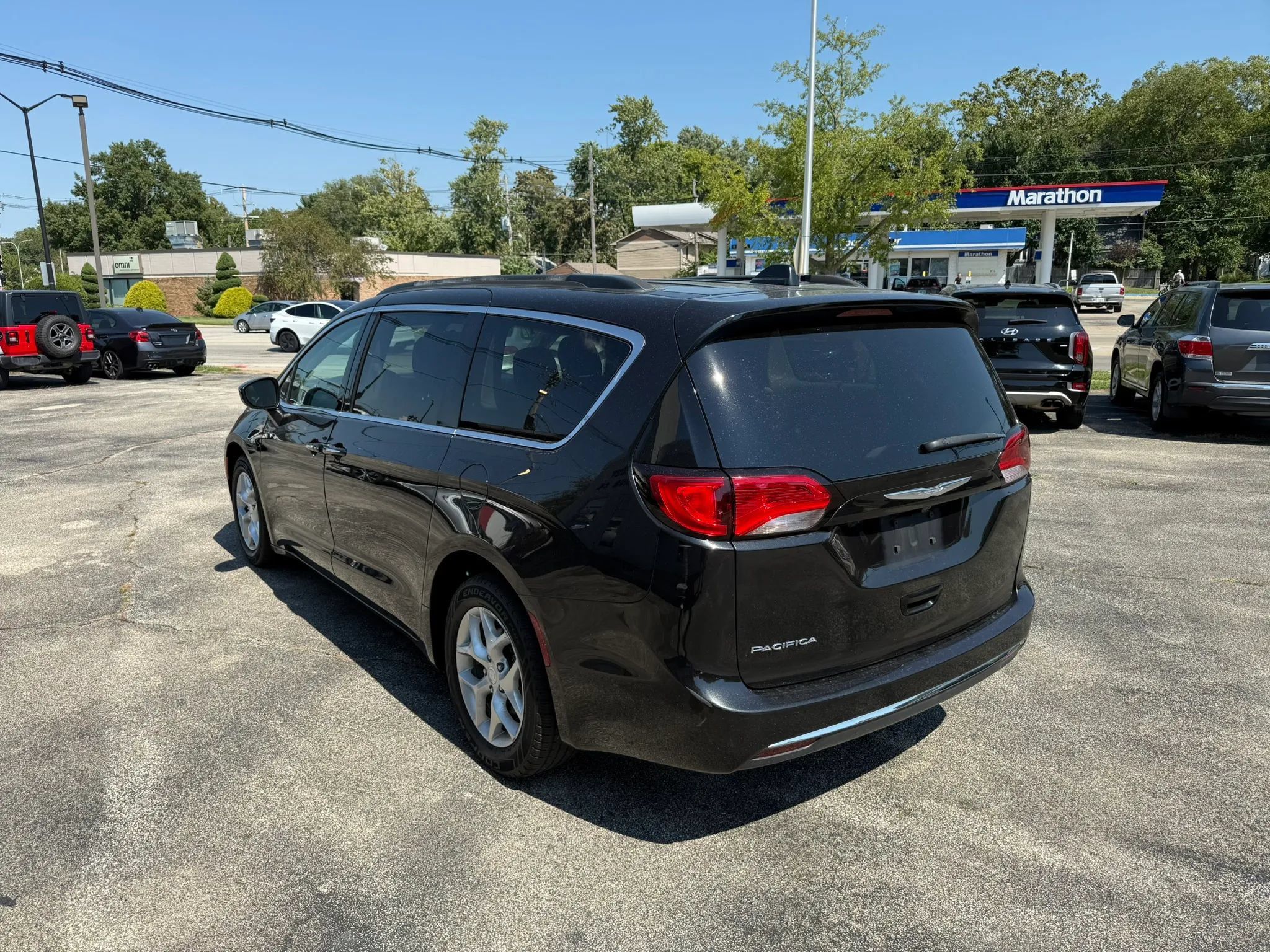 Used 2017 Chrysler Pacifica Touring Plus w/ Tire & Wheel Group FWD image 6