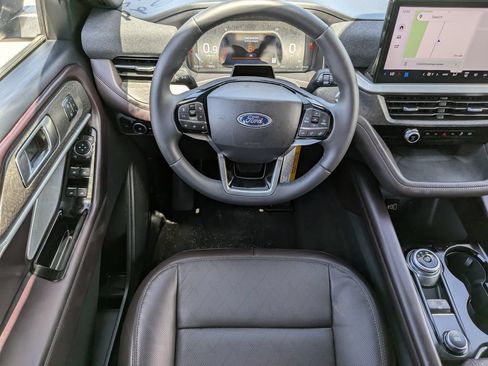 Used 2026 Ford Explorer Platinum RWD image 16