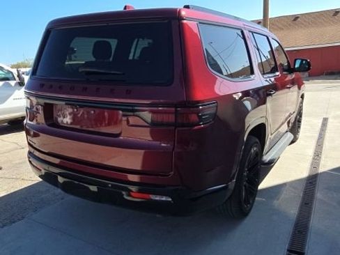 Used 2022 Jeep Wagoneer Series II AWD/4WD image 6