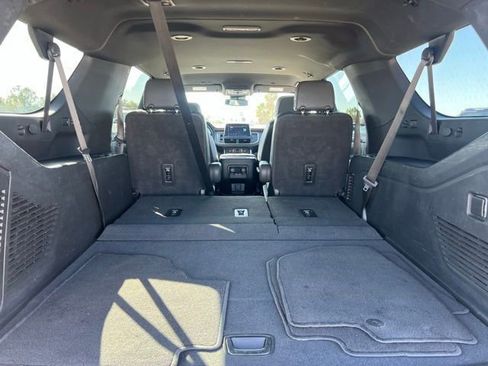 Used 2023 Chevrolet Suburban Premier image 40