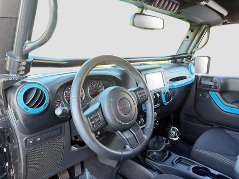 Used 2013 Jeep Wrangler Unlimited Rubicon w/ Connectivity Group image 24