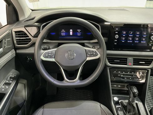 Used 2025 Volkswagen Taos SE FWD image 7
