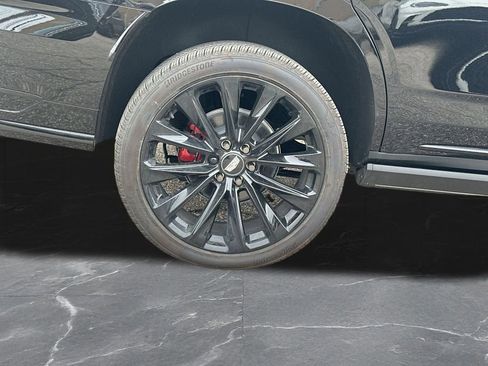 Used 2025 Cadillac Escalade V w/ LPO, ONYX Package image 38