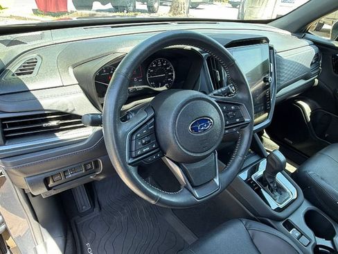 Used 2025 Subaru Forester Limited AWD/4WD image 32