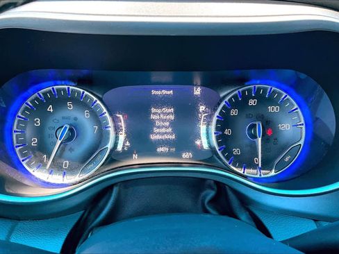 Used 2023 Chrysler Pacifica Touring-L image 26