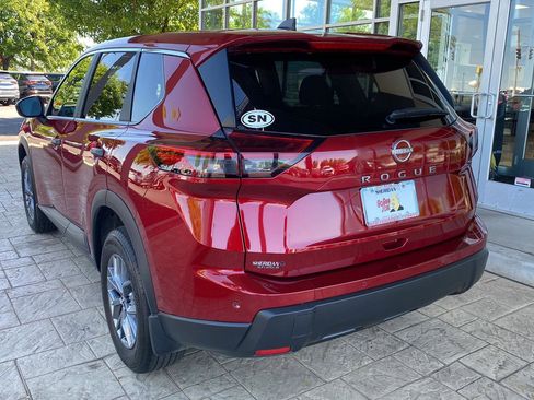Used 2025 Nissan Rogue S FWD image 5