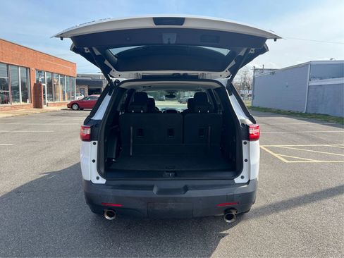 Used 2018 Chevrolet Traverse LT image 16