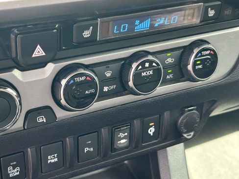 Used 2017 Toyota Tacoma Limited w/ Tow Package AWD/4WD image 24