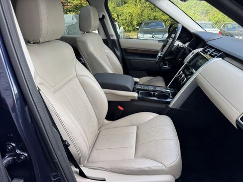 Used 2019 Land Rover Discovery HSE image 32