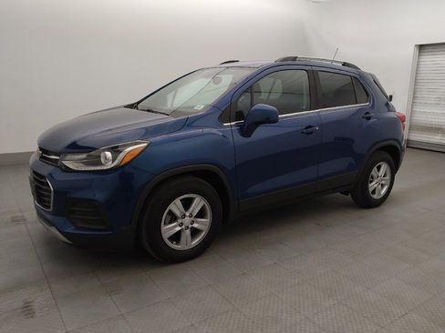 Used 2020 Chevrolet Trax LT FWD image 2