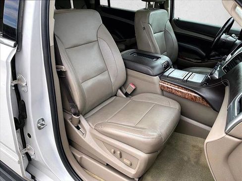 Used 2017 Chevrolet Suburban Premier AWD/4WD image 9