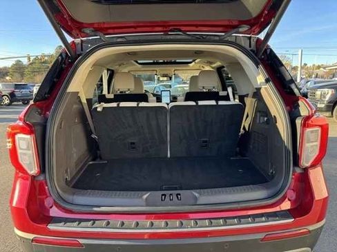 Used 2022 Ford Explorer Platinum w/ Equipment Group 601A image 11