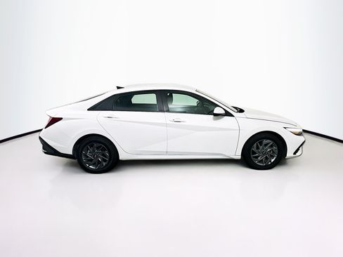 Used 2024 Hyundai Elantra SEL FWD image 10