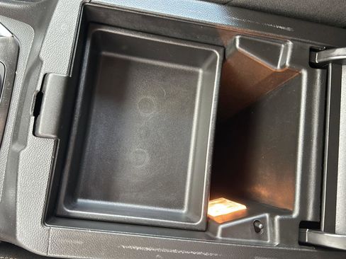 Used 2020 Chevrolet Traverse LT image 19