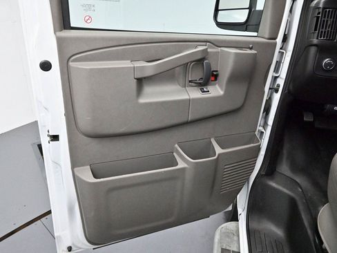 Used 2024 GMC Savana 2500 w/ Driver Convenience Package RWD image 9