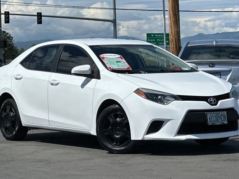 Used 2015 Toyota Corolla L FWD image 2