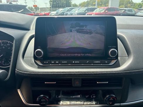 Used 2024 Nissan Rogue SV FWD image 26