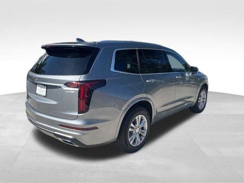 New 2025 Cadillac XT6 Luxury image 5